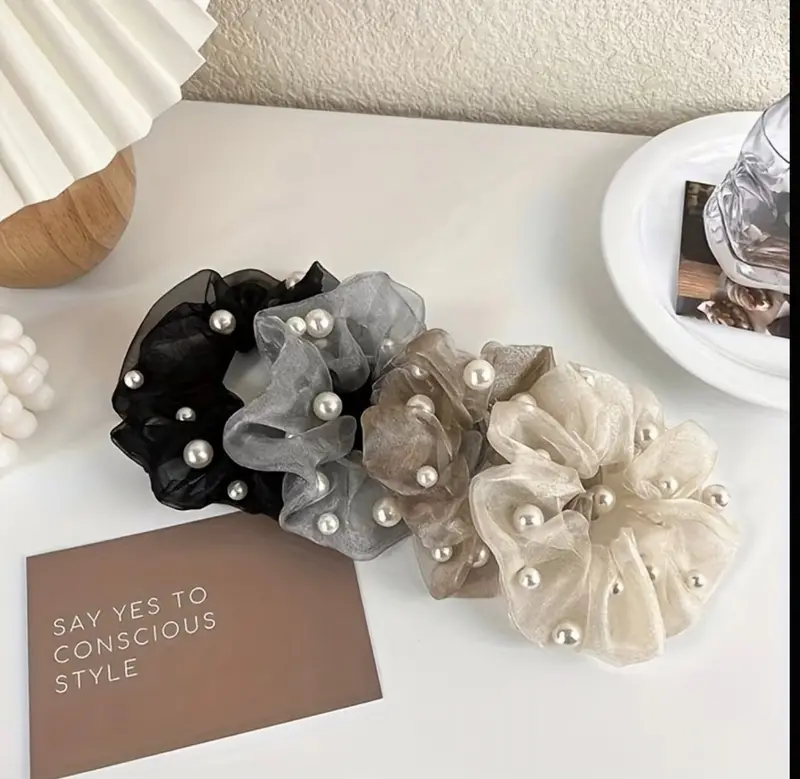 Classic Pearl-Embellished Hair Tie – Versatile Equestrian Essential 1